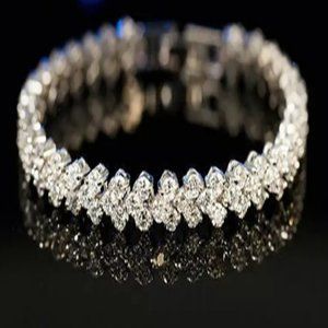 Sliver diamond hearted link chain bracelet